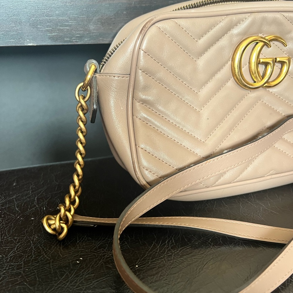Gucci GG Marmont Small Matelassé Leather Camera Bag - Picture 5 of 9